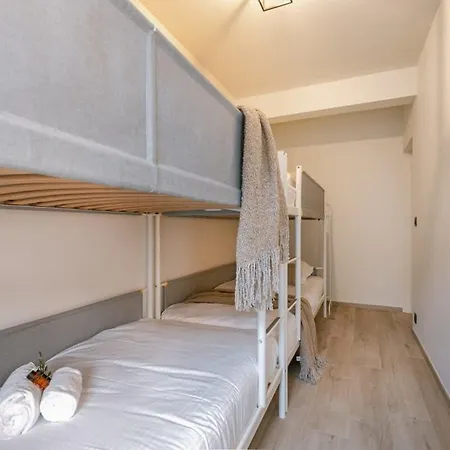 Huswell - Modern 2 Bedroom In Centre Of *