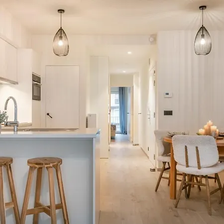 Huswell - Modern 2 Bedroom In Centre Of Apartment *